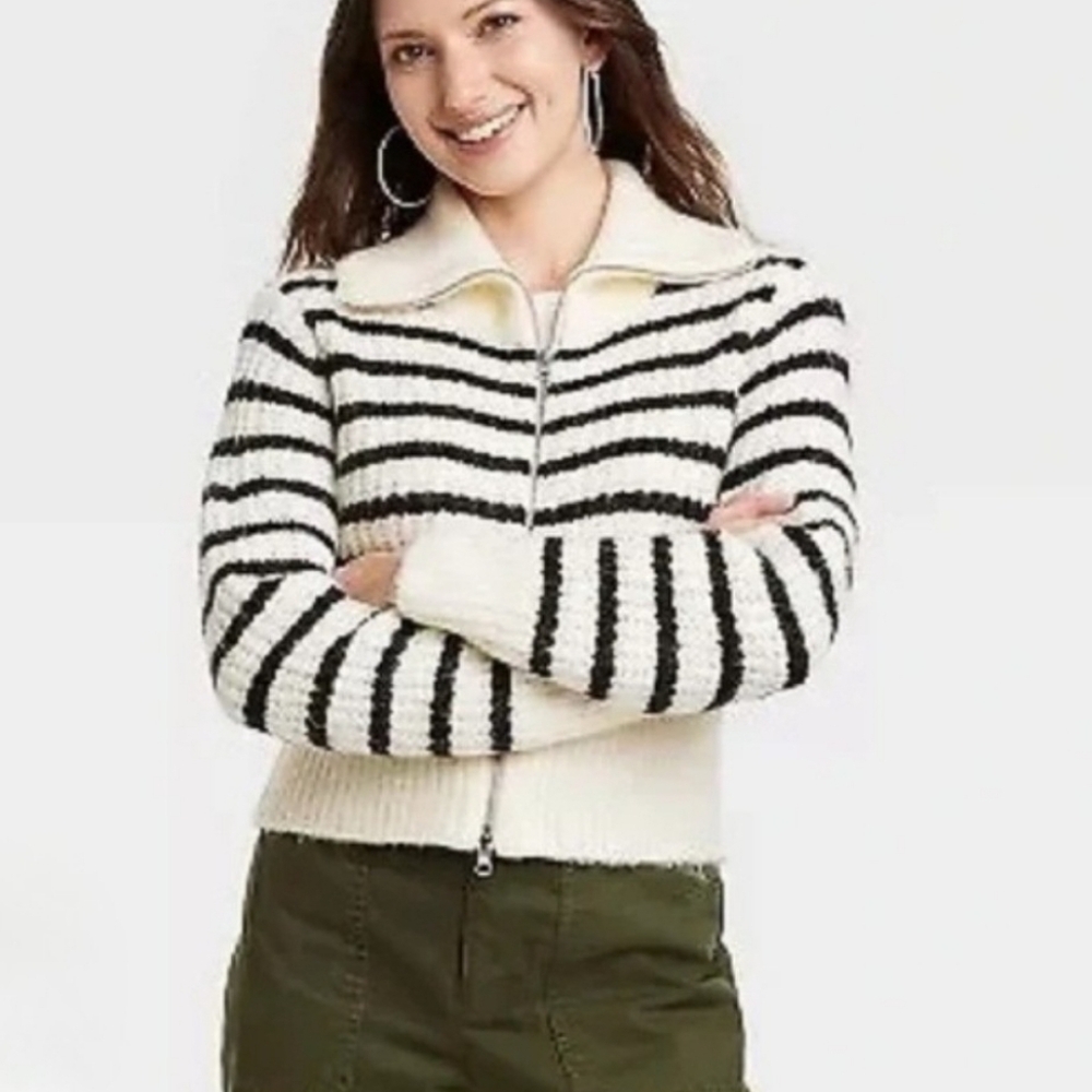 Universal Thread 4X Fuzzy Striped Ivory Black Zip-Up Cardigan Sweater G-3044